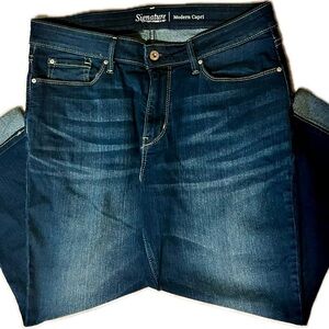 Signature by Levi Strauss Co. women’s capri jeans size 12